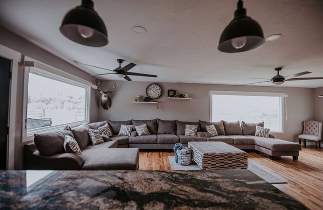 Salmon Gathering Place sleeps 35 + perfect for reunions.retreats.events