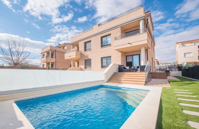 Salou Villa Private Pool & Jacuzzi