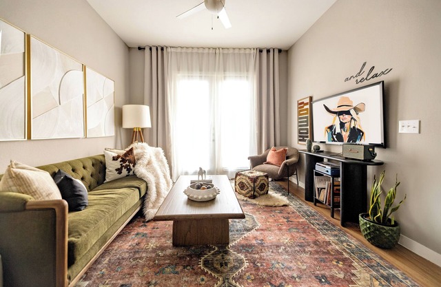 San Antonio RIVER WALK Retreat inside THE HISTORIC PEARL, 2 BR loft FREE parking