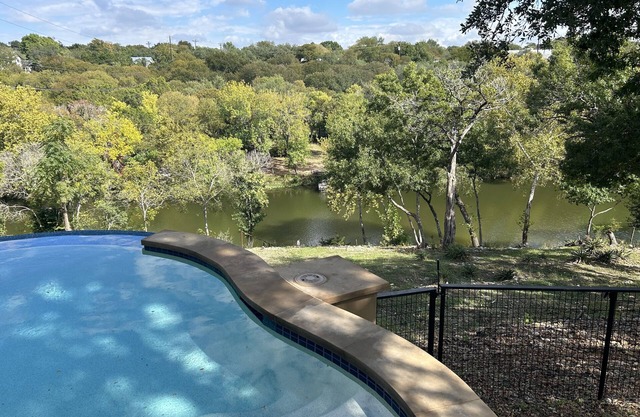 SAN GABRIEL RIVER Retreat WATERFRONT Panoramic View, PRIVATE POOL, Pet Friendly!