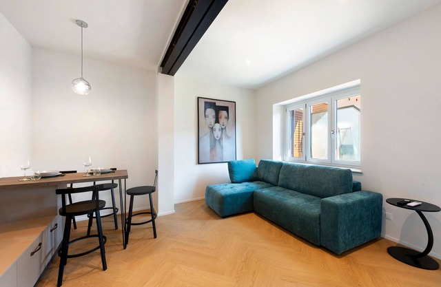 San Lorenzo Apartment with Balcony and Air Conditioning