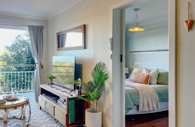 Sand - Relaxed Coastal Vibes, Bay Views, Dog Friendly