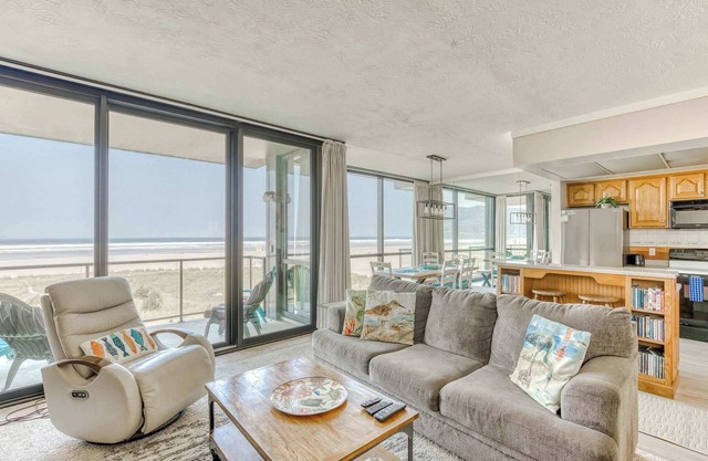 Sand & Sea (302) Wave Watcher - Beachfront Balcony