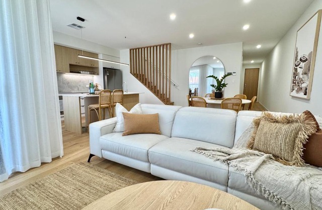 'Sandbar Escape' 3BR Beach House at Henley Beach