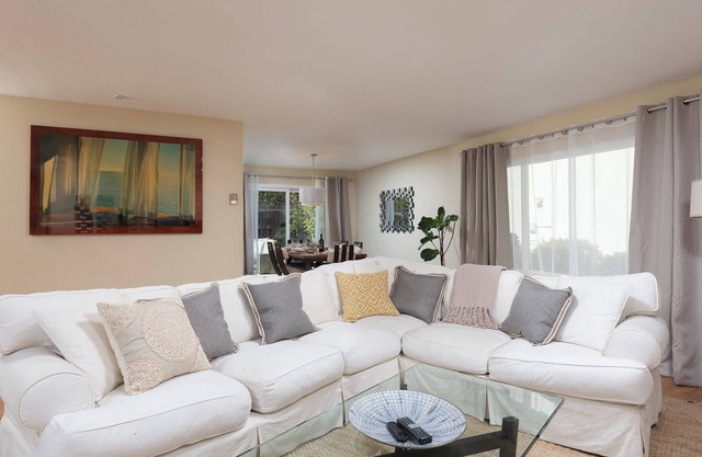 Santa Barbara 2 Bedroom, 2 bath, home w/pool, & garage