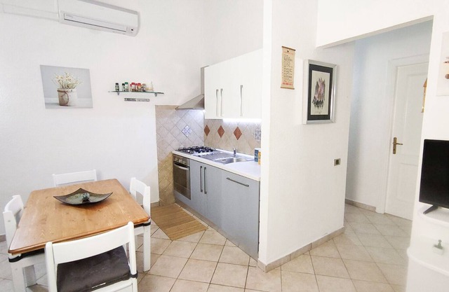Santa Margherita, 8 sleeps, 350 meters from the beach, air conditioning