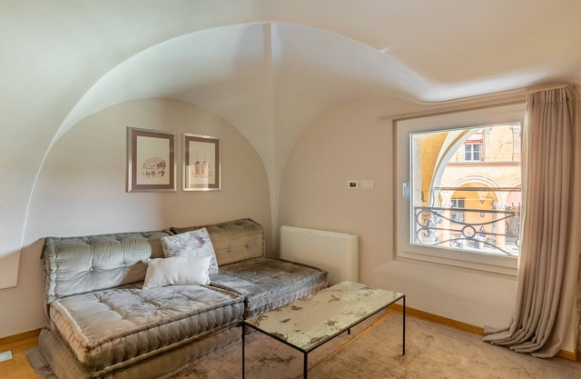 Santo Stefano Elegant Apartment by Wonderful Italy