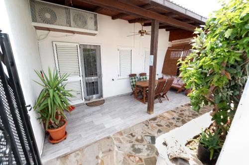 Sardinian Cottage, 150m from the sea, private Garden