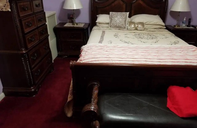Sarge. Cozy. Beauitful. Place in.Flatbush. Bklyn. N. Y