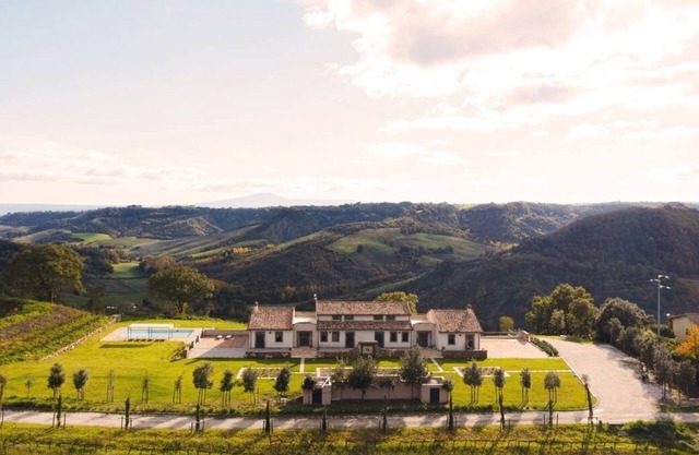 Sassinoro, Luxury Villa with SPA and pool