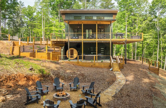 Sauna -Jumbo Hot Tub w TV- Resort -Privacy- 5 Star