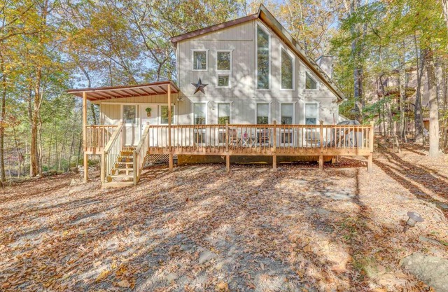 Saw Creek Chalet with multiple pools by Bushkill Falls
