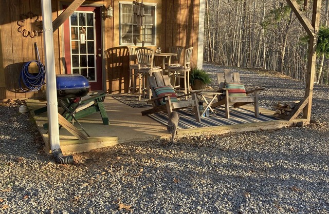 Sawmill Cabin - 8 miles to TIEC