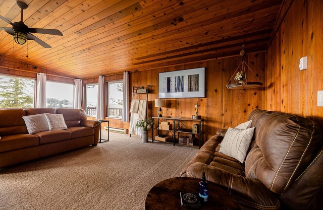Scales & Shells - Perfectly located within walking distance to downtown Sitka