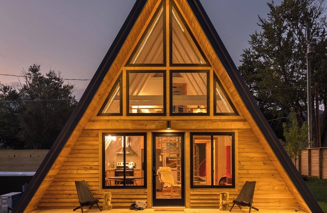 Scandi-Camp A-Frame, 2 kings, hot tub, pet-friendly, walk to town! By Modcabins