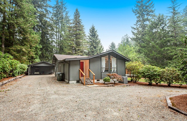 Scandinavian gem with large deck, AC, & Riviera Community Club access