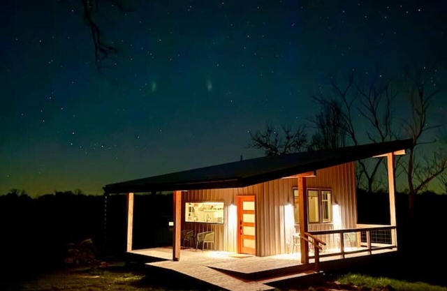 Scenic Highgrounds Modern Cabin - Chicory