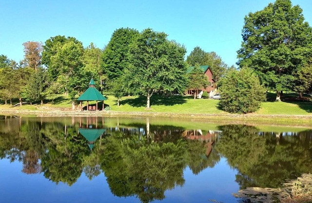 Scenic Stillwater Retreat in rural KY Horse Country, WiFi/AC, Fishing/Canoeing