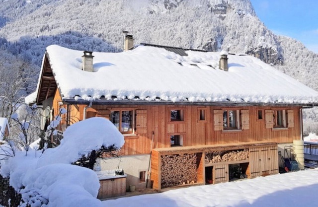 Schönes 4-Zimmer-Chalet (umgebautes Bauernhaus aus dem 19. J.) in den Alpen