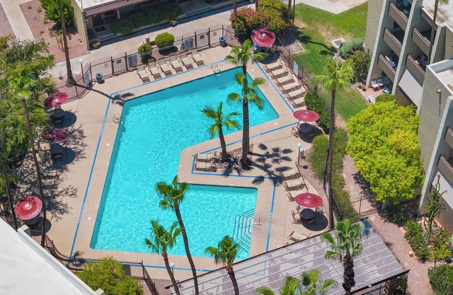 Scottsdale: 2BR-Furnished, Pool, Foosball-Nearby Tesla Charging Station!