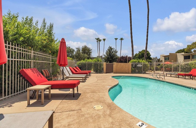 Scottsdale Camelback 469- 2B w/Community Amenities, Pet Friendly + Nearby to Old Town!