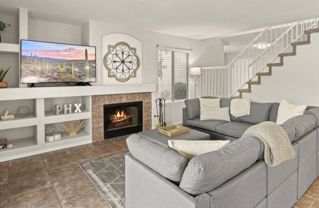 Scottsdale Escape: Luxurious Home with Pool & Spa!!