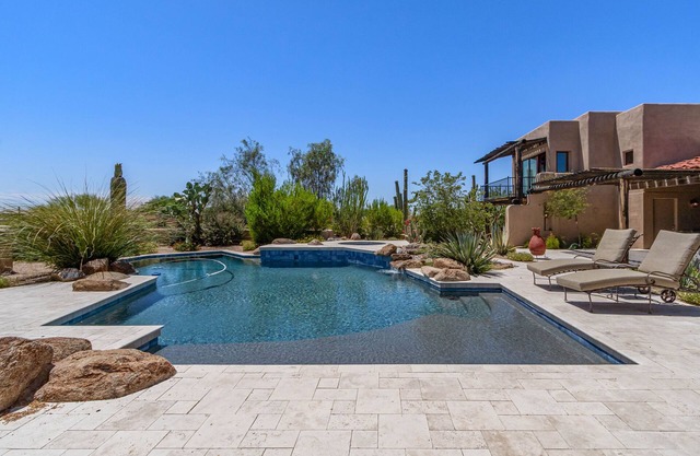 Scottsdale Ranch House+Pool+HotTub on 5 acres Sleeps 8