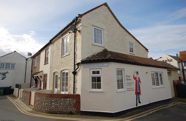 Scrimshaw Cottage - a charming, romantic getaway for a couple boasting stunning sea views.