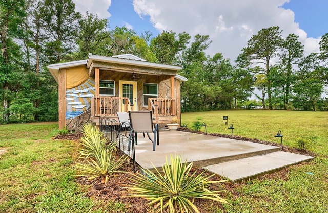 Sea Cow Cabin Tiny Home Near Springs w/Yard, Fire Pit & Relaxing Porch