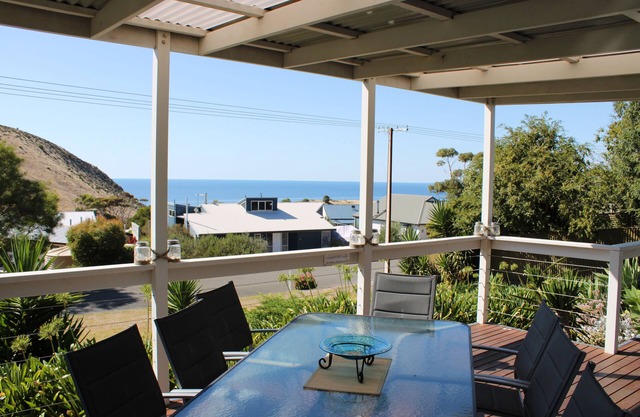 Sea-n-Stars @ Second Valley - family and pet friendly, ocean views from the deck