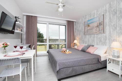 Sea Power Horyzont Apartament typu Queen nr 14 z balkonem i tarasem by Noclegi Renters