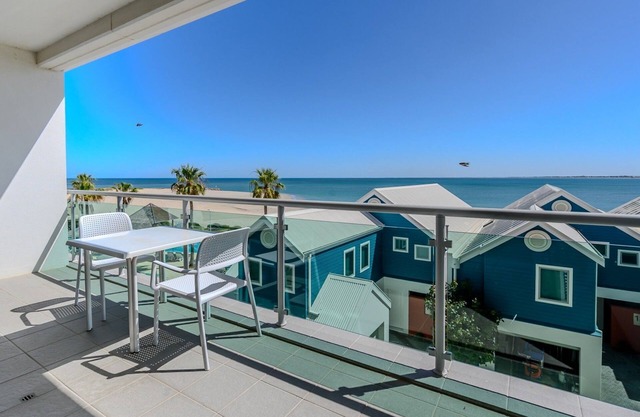 Sea Side 211 - Spacious modern apartment with water views perfect for couples