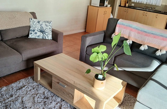 "Sea to See" Apartment - Hallett Cove Beach nPrime Location, Ocean Views