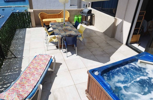 Sea view 2 bedroom penthouse with terrace