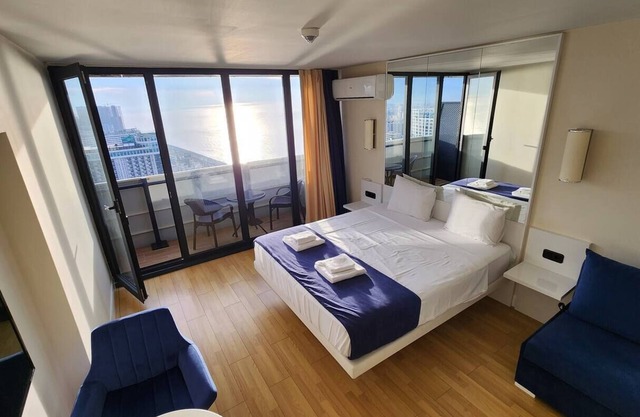 Sea view, 43 floor, flightnn