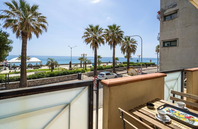 [SEA VIEW APARTMENT] 2 steps from the sea