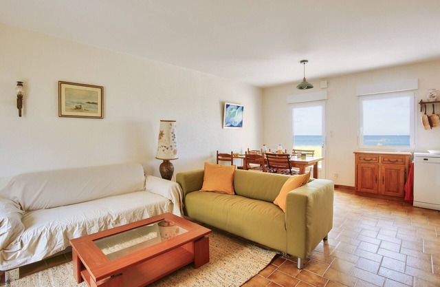 Sea view direct beach access 4 adults and 3 children