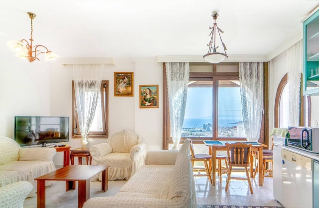Sea View House w Garden and Balcony 8 min to Beach