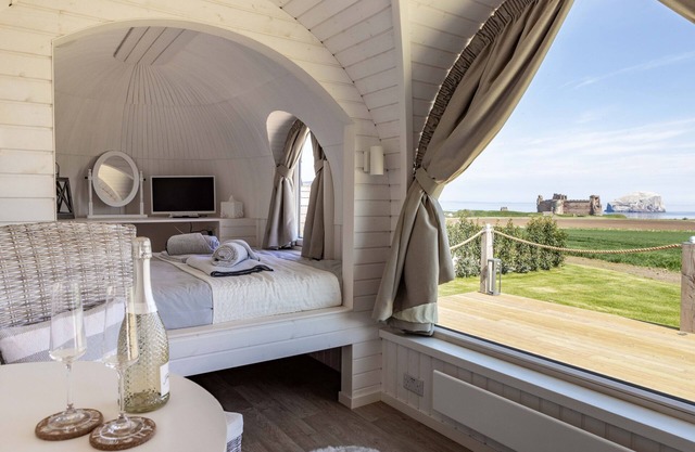 Seacliff Cabin (sea views)