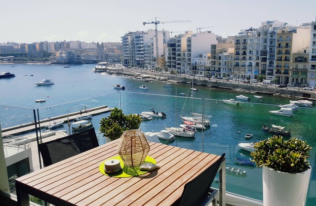 Seafront 1 bedroom apartment with unobstructed views of Spinola Bay, St Julians