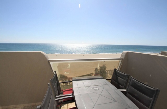 Seafront 4-person apartment