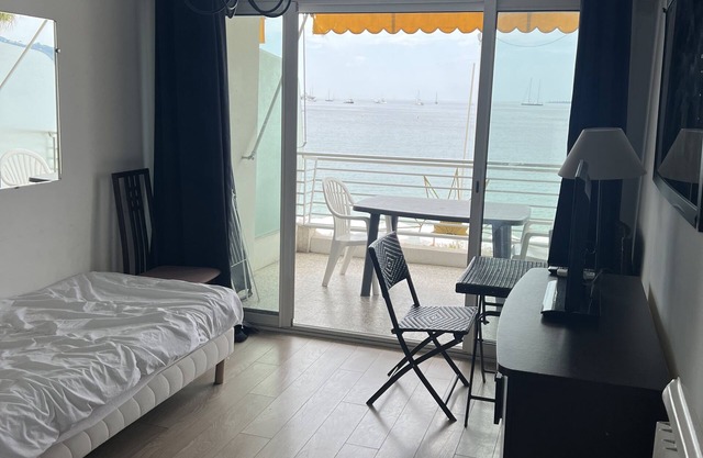 Seafront studio 25m2 2nd floor