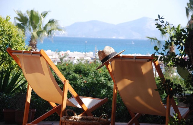 SEAFRONT VILLA IN ATHENS RIVIERA
