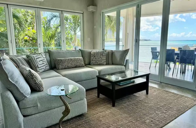 Seaglass Loft Beachfront "Playa" 3BR/2BA