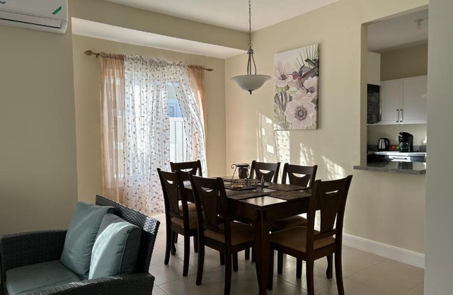 Seamist villa @Oceanpointe Lucea comfy 2BR w/pool gym & parking