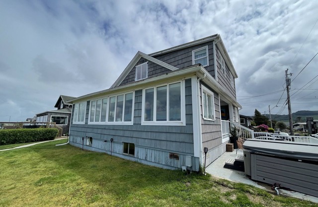 Seaside Beachfront Home on Prom