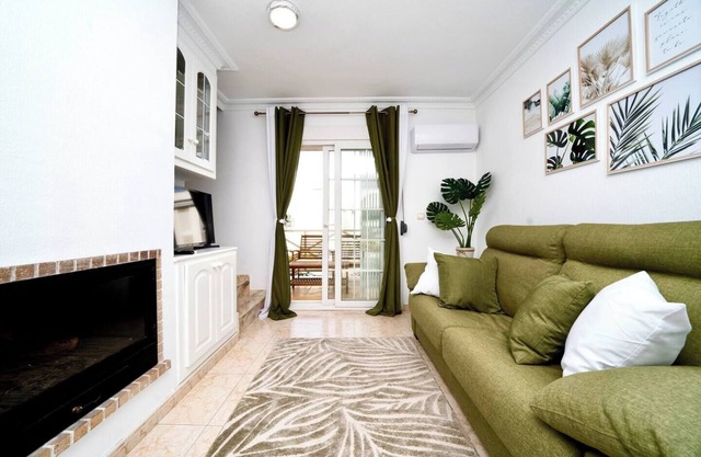 Seaside Breeze – Stylish Duplex by the Shore