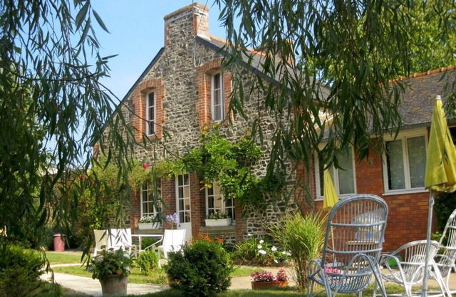 Seaside house in large enclosed garden in Binic