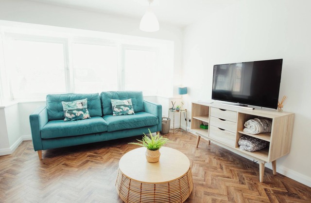 SEASIDE HOUSE, pet friendly, character holiday cottage in Bridlington