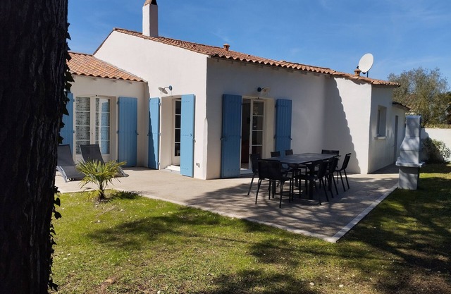 Seaside, La Palmyre pretty 8-9 P villa in quiet enclosed grounds Poitou Charente